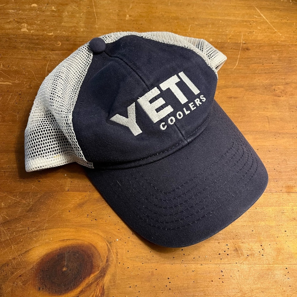 YETI Coolers Mesh Back Hat Snap Back navy dark blue ball cap baseball logo - Picture 5 of 10